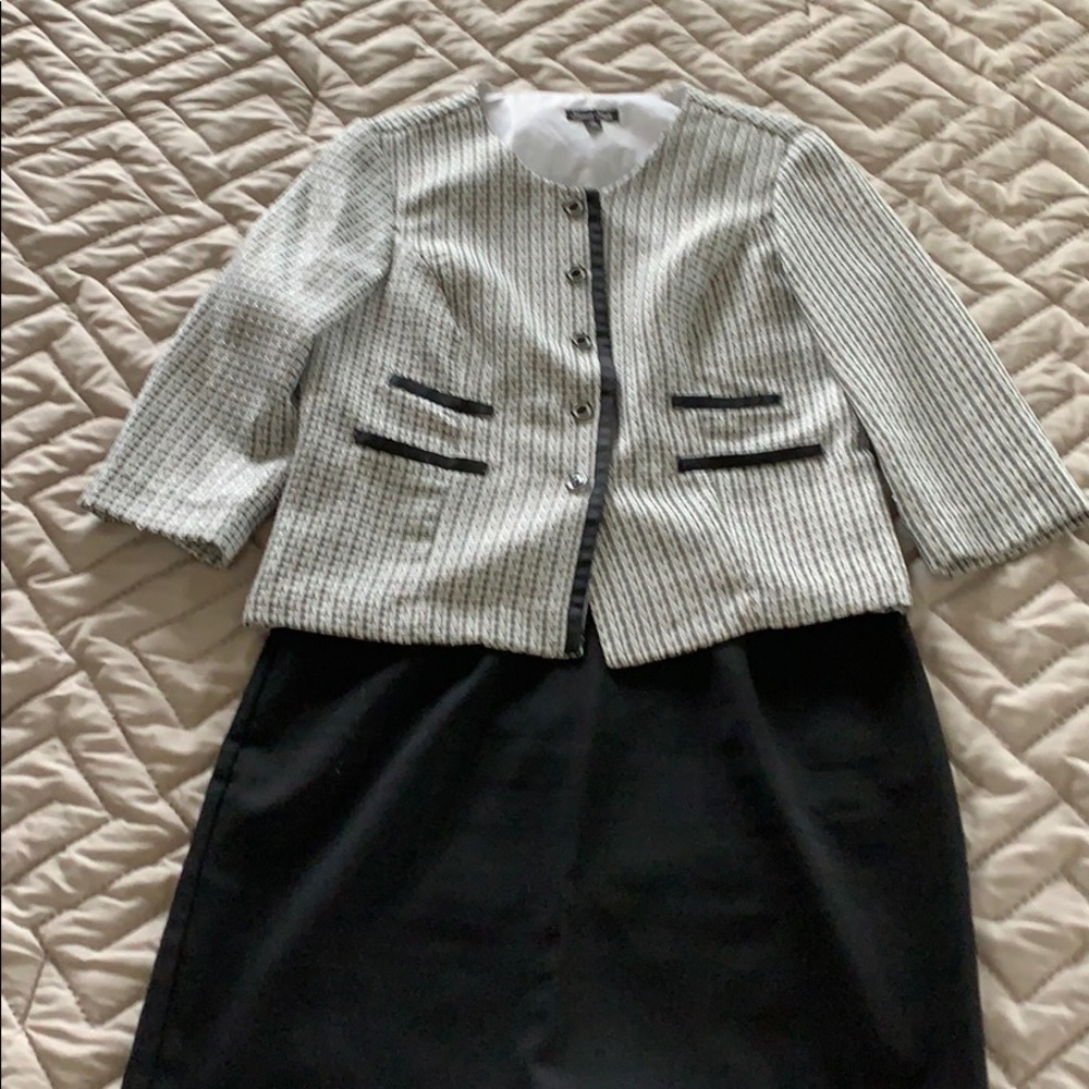 Skirt and jacket suit set